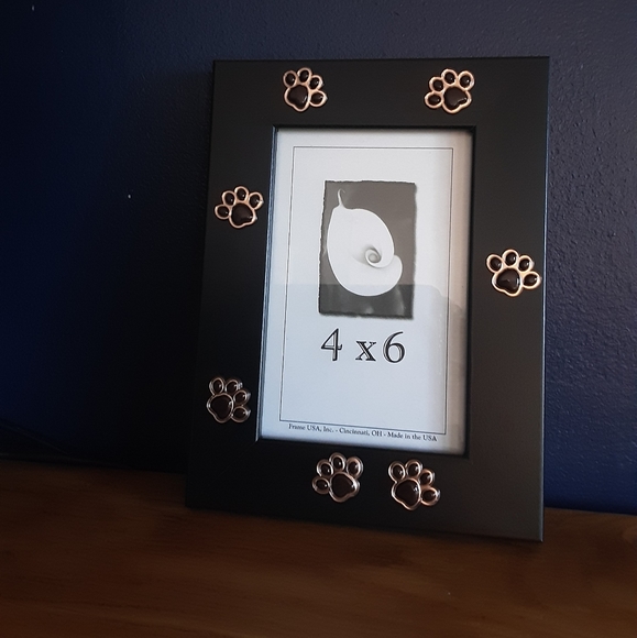 BLACK PAW PRINT FRAME - Picture 1 of 2